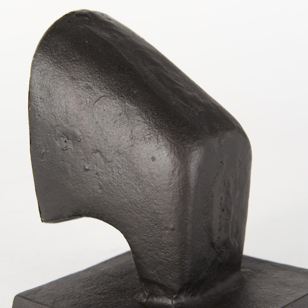 bull bookend back from angle close up