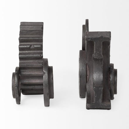 gear art sculpture aligned from front